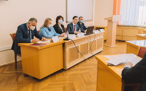 В школах и на предприятиях  Кировской области появятся пункты вакцинации от COVID-19