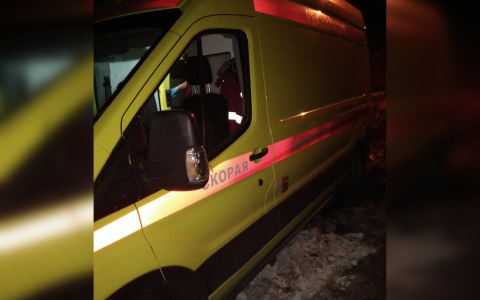 В Кирове скорая помощь застряла при подъезде к дому пациента