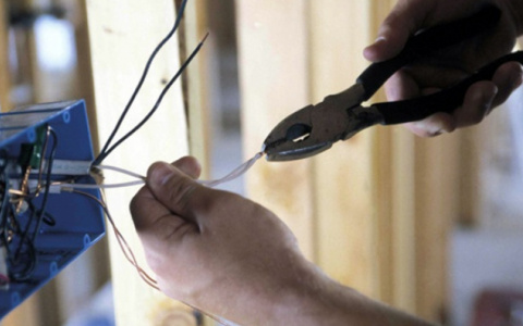 Двух жителей поселка Лесной оштрафовали за самовольное подключение к энергоснабжению