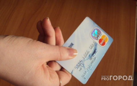 Работнице кировского бара грозит срок за хищение денег с карты посетителя