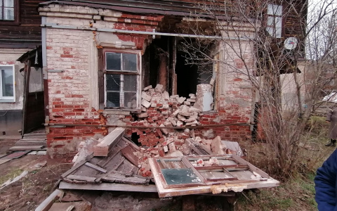 В Котельниче в жилом доме рухнула стена
