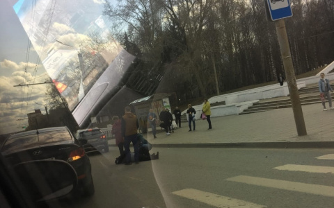 На пешеходном у цирка сбили учительницу: на месте работает реанимация