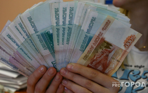 Известна дата выплаты 10 000 рублей семьям со школьниками