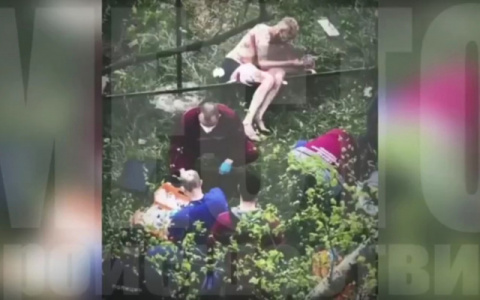 Бегал с ножом в груди в центре Кирова: в УМВД рассказали о состоянии мужчины