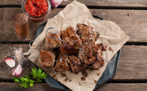 Фирменная сеть «Дороничи» и «Мясной дворик» подготовила для кировчан сразу несколько вкусных поводов съездить на пикник