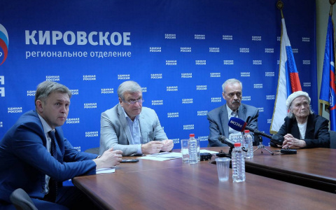 Игорь Васильев поддержал инициативу ветеранов по сбору подписей за присвоение городу Вятские Поляны звания «Город трудовой доблести»