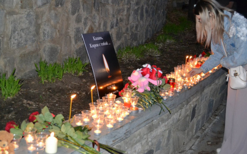 Фоторепортаж: в Кирове прошла акция в память погибших в казанской школе