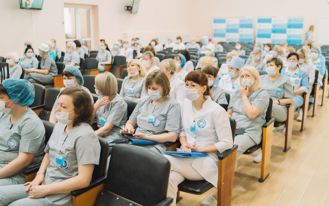 12 мая медсестер Кировской области награждали в честь профессионального праздника