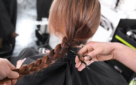 «Срок годности — 100 лет»: кто и для чего на самом деле покупает человеческие волосы