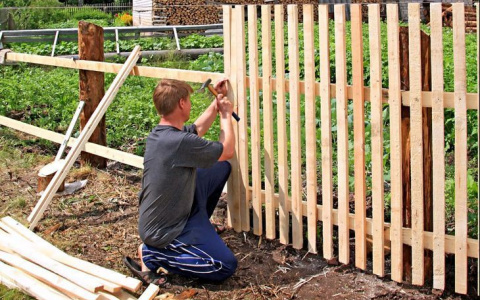 Почему соседи имеют право снести ваш забор