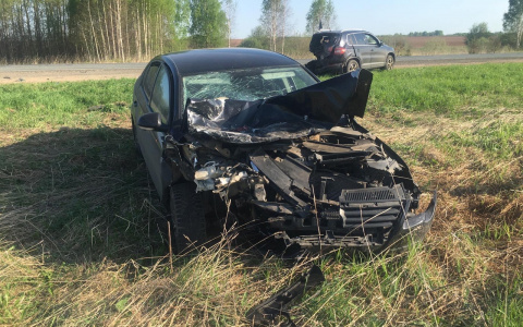 В Кировской области в ДТП на трассе пострадали мужчина и двое детей