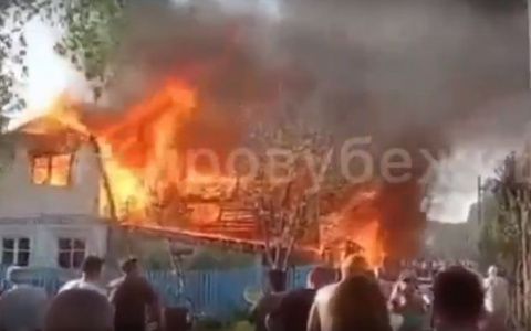 В Кировской области сгорел частный дом на садовом участке: видео