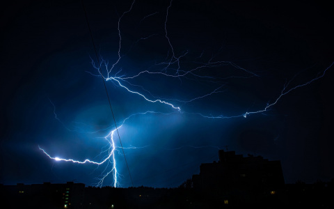 В Кировской области прошла сильная гроза: подборка фото и видео