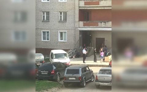 На Филейке с балкона высотки выпала женщина: появились подробности происшествия