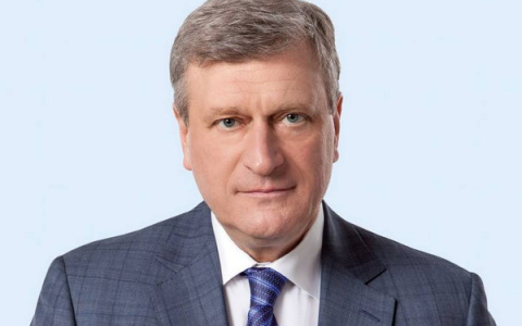 Губернатор Игорь Васильев поздравил кировчан с присвоением звания «Город трудовой славы»