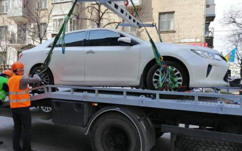 В Кирове должник перестал скрываться от приставов, когда его иномарку арестовали