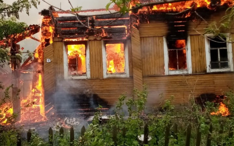 Из-за детской шалости сгорел дом в поселке Афанасьево