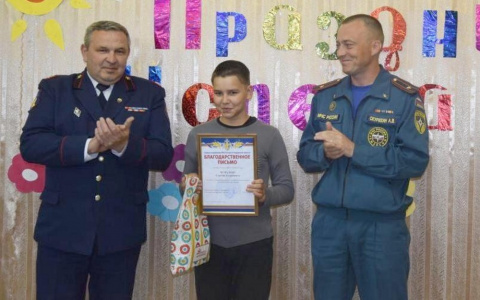Шестиклассник из Кировской области спас семью с шестью детьми от пожара