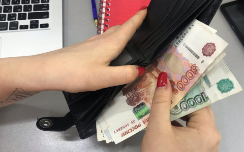 За 3 месяца жители Кировской области потратили 82 миллиарда рублей