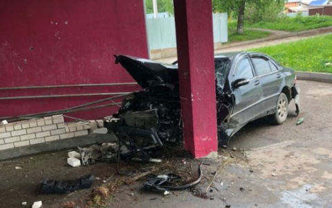 В машине на момент удара находились пассажиры: новые подробности ДТП в Кировской области