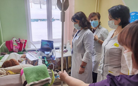 Кировские врачи спасли девочку со 100-процентным поражением легких после COVID-19