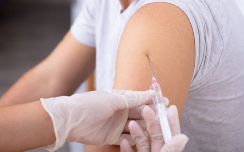 В Кирове будут делать прививки от COVID-19 на автостоянке и в парке