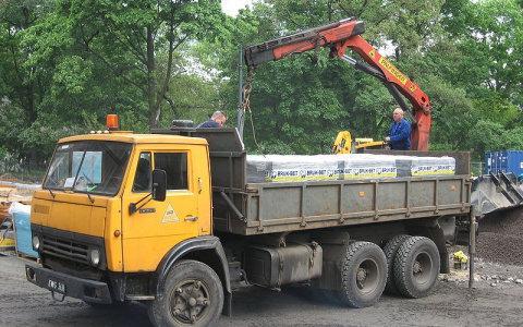 От 10 тысяч до 2,5 миллиона: кировские приставы выставили на торги грузовики