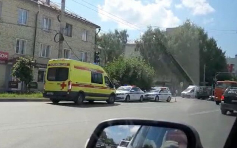 В районе молокозавода столкнулись легковушки: на месте работает реанимация