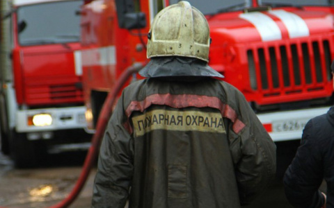 В Кировской области сгорел многоквартирный жилой дом: погорельцам нужна помощь