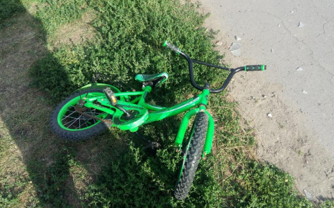 В Кировской области 4-летний мальчик на велосипеде попал под колеса «Лады»