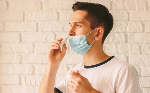 Российские ученые готовят вакцину от коронавируса в виде капель в нос