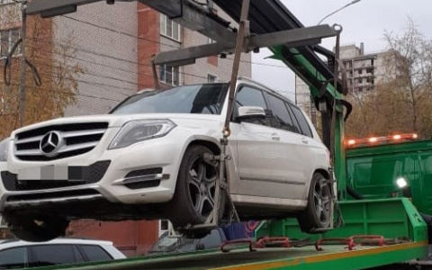 В Кирове осудили женщину, которая на машине наехала на судебных приставов