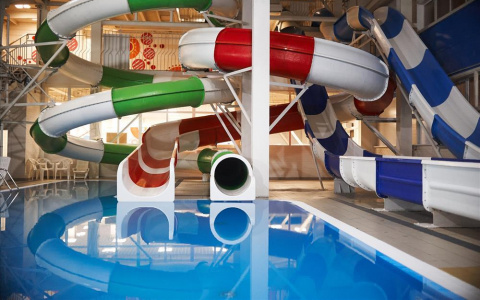 Тело мальчика заметили на дне бассейна: прокуратура начала проверку после ЧП в кировском аквапарке