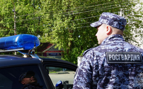 В Кирове росгвардейцы задержали мужчину с фальшивой купюрой