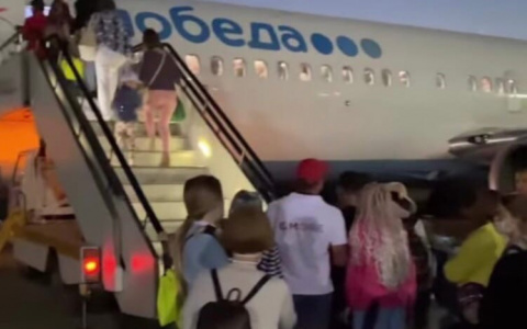 «Ждали больше трех часов»: известна причина задержки самолета Киров – Сочи