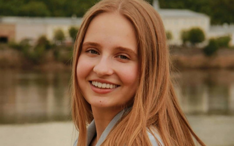 Выпускница Вятской гуманитарной гимназии сдала ЕГЭ по английскому языку на 100 баллов