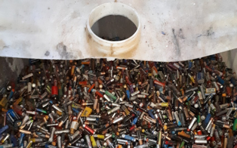 В Кирове можно сдать использованные батарейки и пластиковые крышки