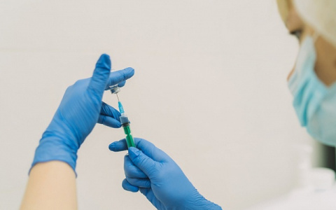 «К вечеру заболело место укола»: трое кировчан о том, как перенесли вакцинацию от COVID-19