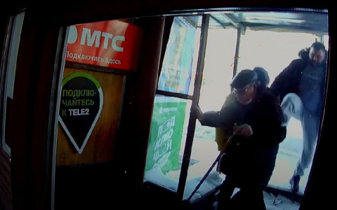 Известен приговор мужчине, пнувшему инвалида в кировском магазине