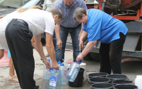 2800 кировчан остались без воды после коммунальной аварии: когда устранят утечку