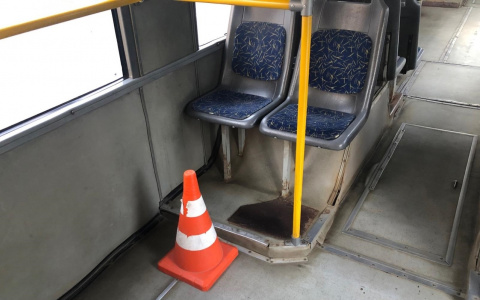 В Кирове в троллейбусе упала 10-месячная девочка