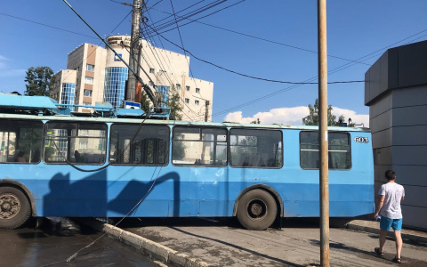 Розыск кировчанина за преступление против ребенка и ДТП с троллейбусом: что обсуждают в Кирове