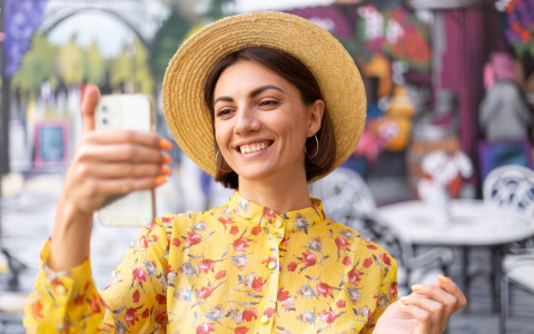 Эксперт рассказал, как правильно пользоваться смартфоном в жару