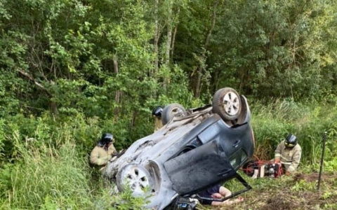На Советском тракте Kia столкнулась с фурой: очевидцы сообщают об одном погибшем