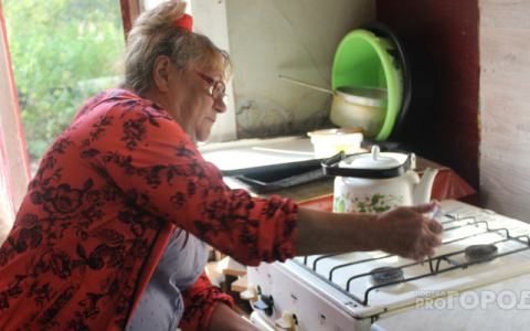 Кировчанка начала гореть во время приготовления еды на плите