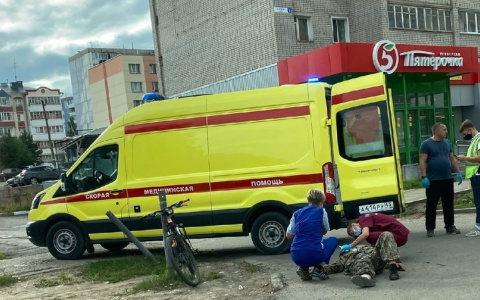В Кирове водитель ВАЗа сбил велосипедиста: на месте работала реанимация