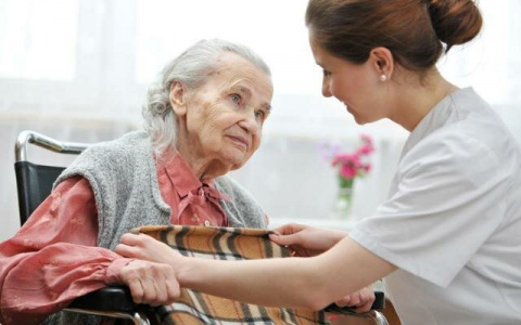 В поликлиниках могут появиться врачи-геронтологи