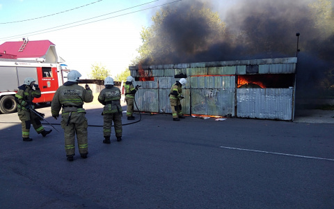 В Кирове на улице Орловской сгорела мусорная площадка
