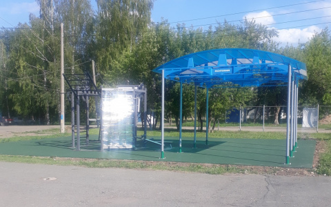 В Кирове построили новую спортивную площадку