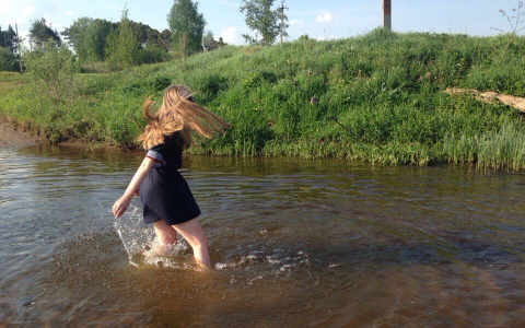 В Роспотребнадзоре сообщили, можно ли купаться в водоемах Кировской области в этом сезоне